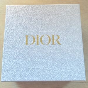 Dior box